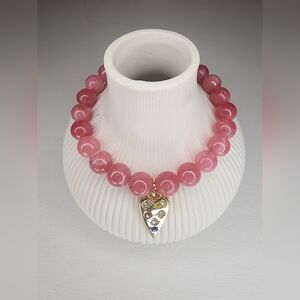 Pink jade stone stretch bracelet with heart charm